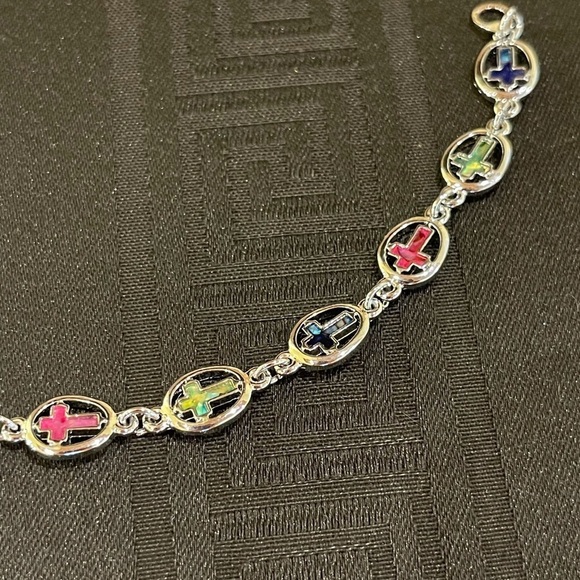 👋 3/$15 Silver Natural Shell Cross Bracelet 🌈 - Picture 5 of 7